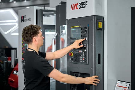 Вертикальный обрабатывающий фрезерный центр VMC1380F — фото 6